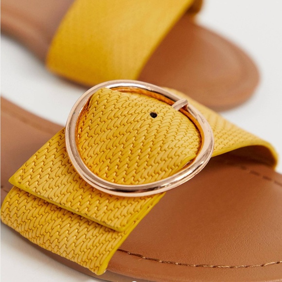 New Look wide fit ring detail sandal in yellow - Picture 2 of 5